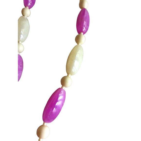 Vintage Cream Purple Bead  Necklace  Retro  Costume Plastic Jewelry - Picture 4 of 4